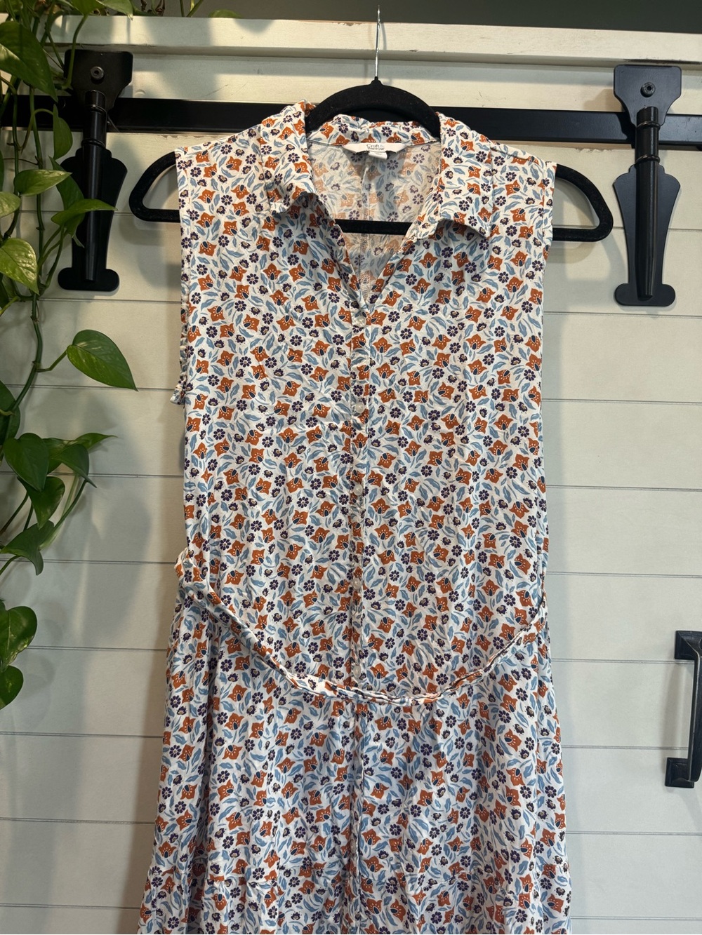 croft & barrow Sleeveless Floral Shirt Dress in White with Rust and Navy
